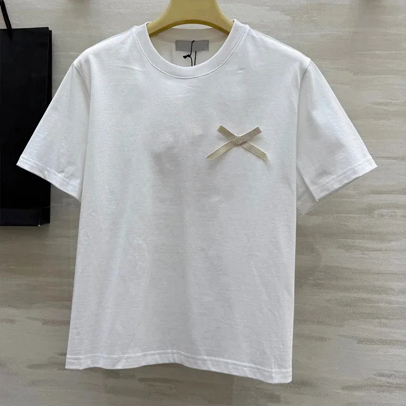 

High-quality women's luxury T-shirt, classic bestseller, featuring a white bow tie and made of pure cotton 2571702