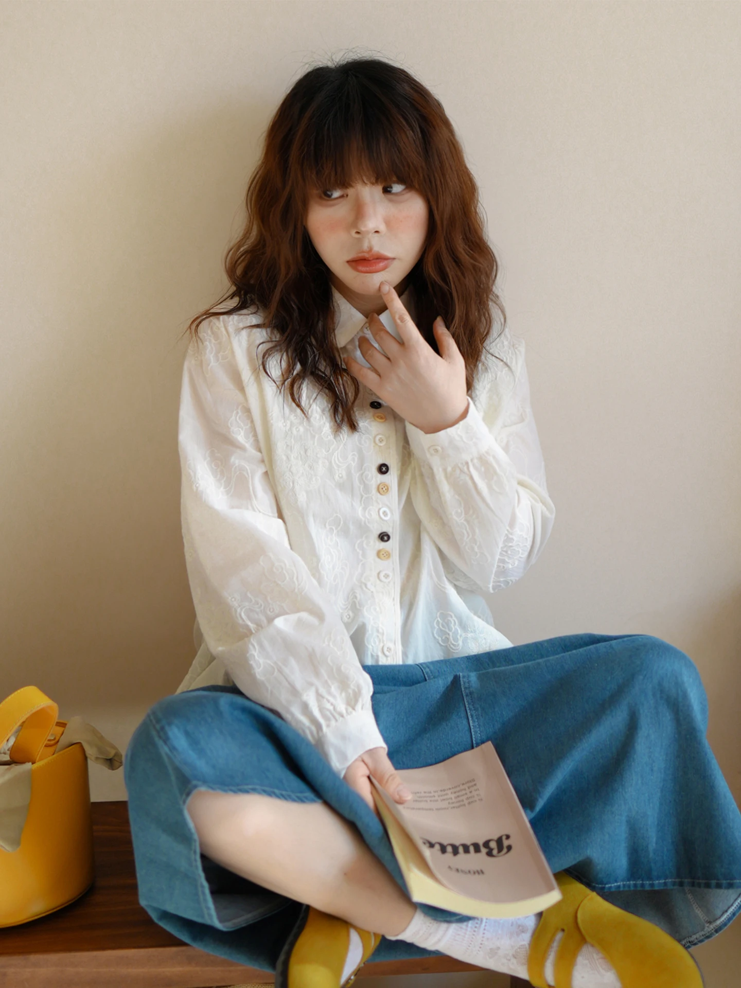 

Французская женская блузка с длинным рукавом и кружевным воротником, однотонная, весенняя новинка, модный топ в корейском стиле, повседневная модель с рукавами-фонариками, омолаживающий эффект