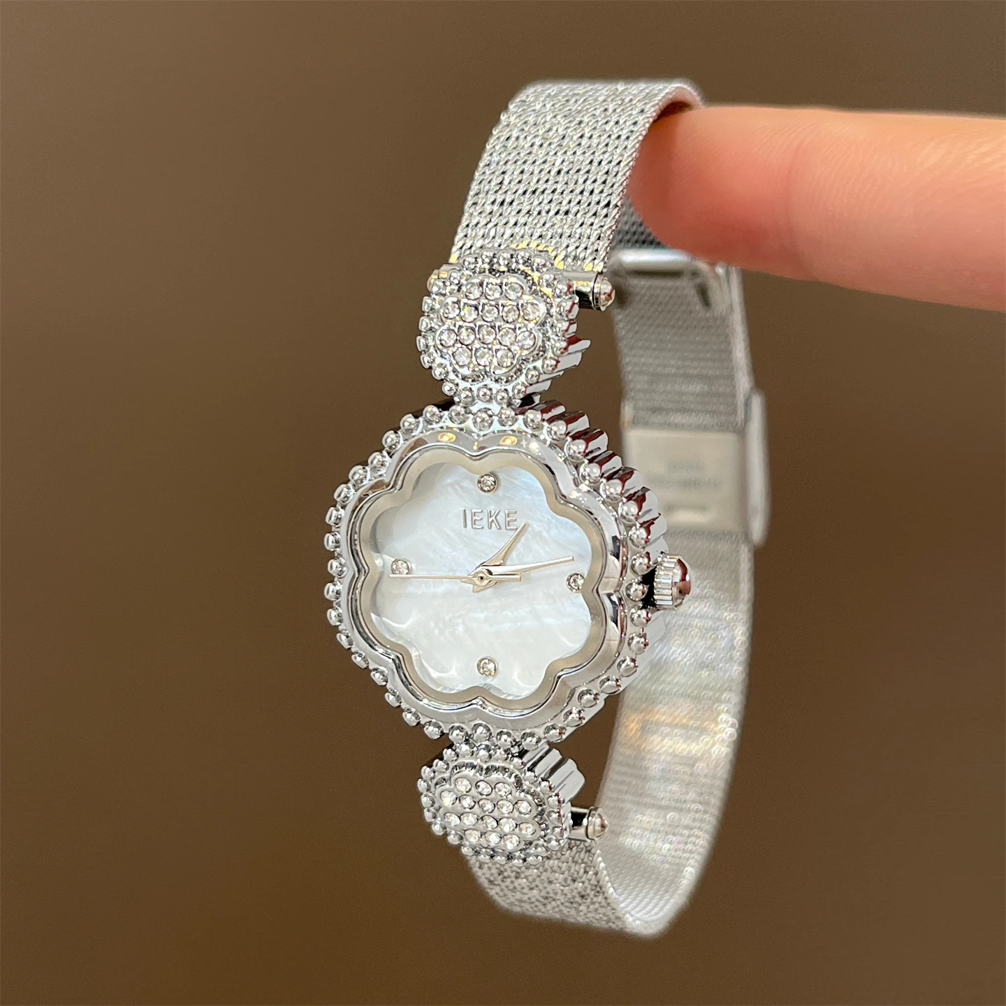 

Lace-Trimmed Women'S Watches Exude A Sophisticated, Elegant Vintage Charm, Perfect For A Sophisticated And Artistic Young Woman.