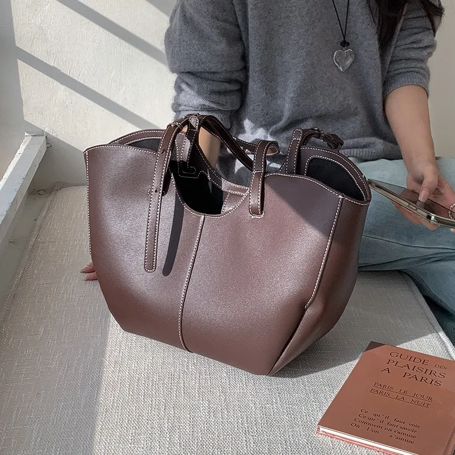 

Korean Fashion Casual Shoulder Bags Large Capacity Leather Tote Bags Solid Color Luxury Commuter Travel Handbags 2025 Autumn
