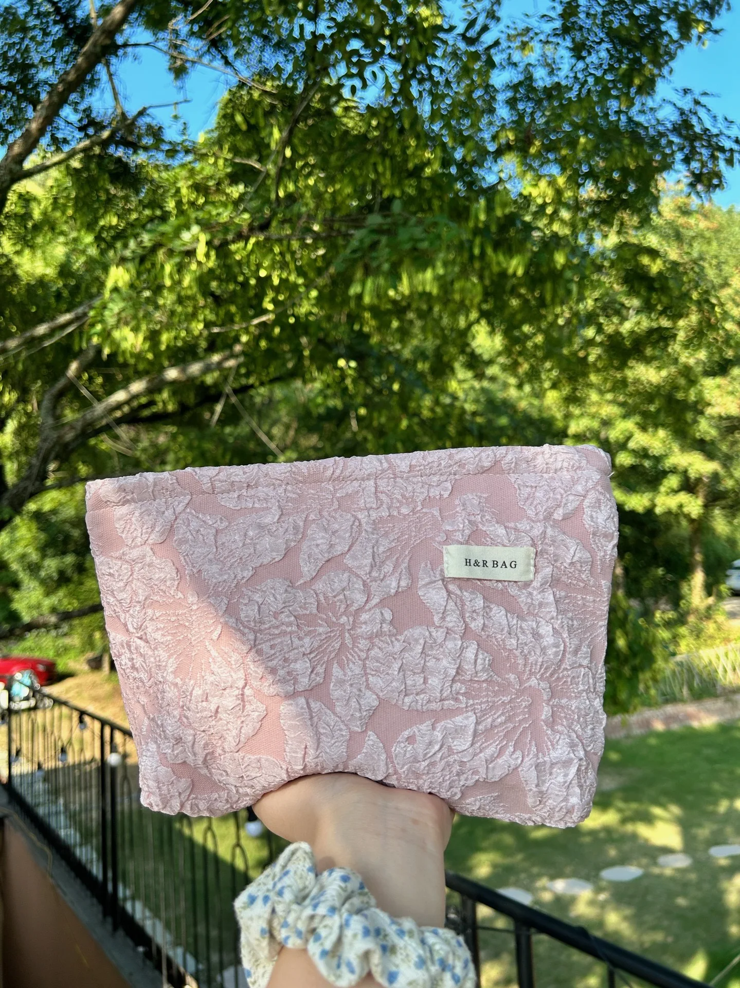 Large Capacity Cosmetic Bag For Women Floral Toiletry Bag Embossed Pattern Pink Flower Makeup Pouch Skincare Bag Toiletry Bag