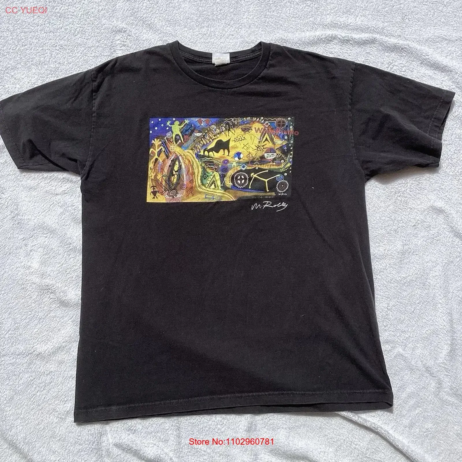 Camiseta vintage con un toque de la arte del pasado de los años 90 de Mitchell E Robles, Instituto Smithsoniano, estilo streetwear lavado.