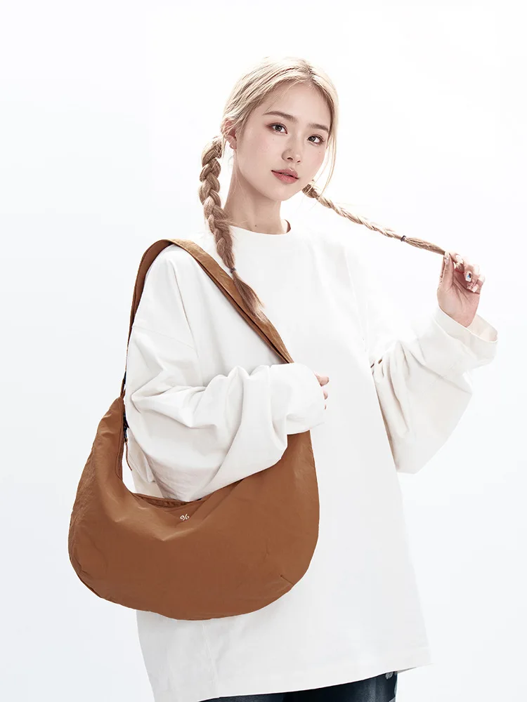 

Japanese-style nylon dumpling bag for women2026New solid color lightweight shoulder bag for men, versatile for commuting, crossb