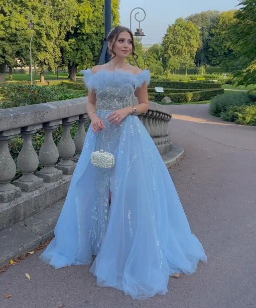 Abito da sera blu a-line abito da ballo con spacco di piume al largo della spalla abito da cerimonia formale per le donne moda da sposa