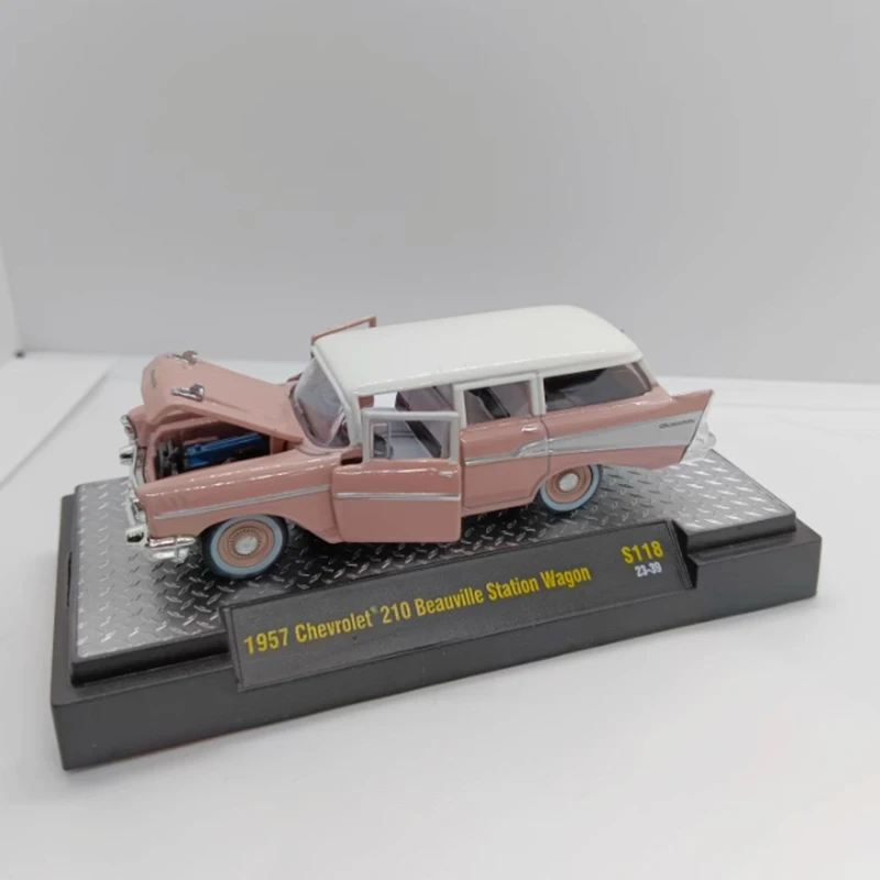 Diecast Alloy 1:64 M2 1953 Ford Crestline Victoria/1957 Chevrolet\'s 210 Beauville Station Wagon Car Model Holiday Gifts Toys