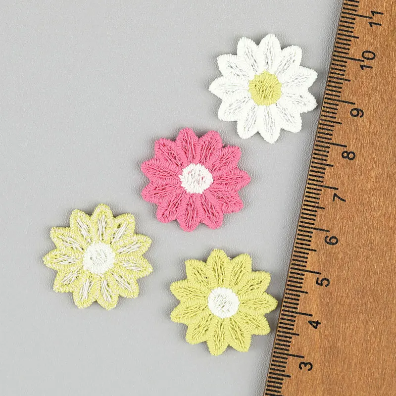 30 Stück, 2,5 cm, bestickte Sonnenblumen-Applikationen – zum Verzieren von Haarspangen, Schuhen, T-Shirts, Mützen, Hosen und Socken – verschiedene Stoffaufnäher. – Detail 2