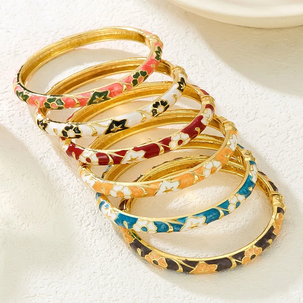 Elegant Enamel Dropped Glaze Flower Texture Closed End Bracelet For Women Retro Gold Copper Metal Bracelet Party Jewelry Gifts