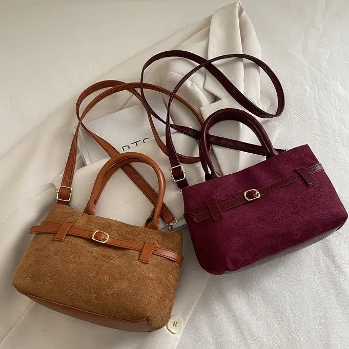 

2026 New Women's Retro Matte Handbag, High-End Commuting Style, Exquisite Versatile Shoulder Crossbody Bag