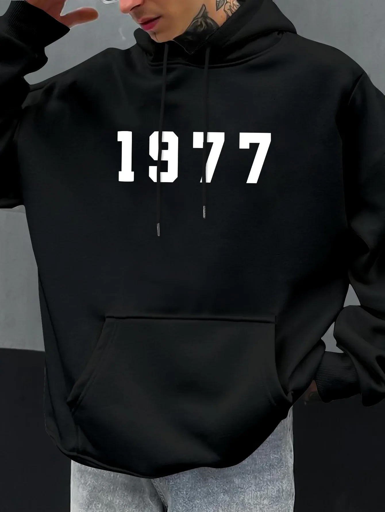 Hip-hop Style Men's Hooded Sweatshirt, Thickened and Warm Fleece, Classic 1977 Retro Number Print Men's Hooded Top