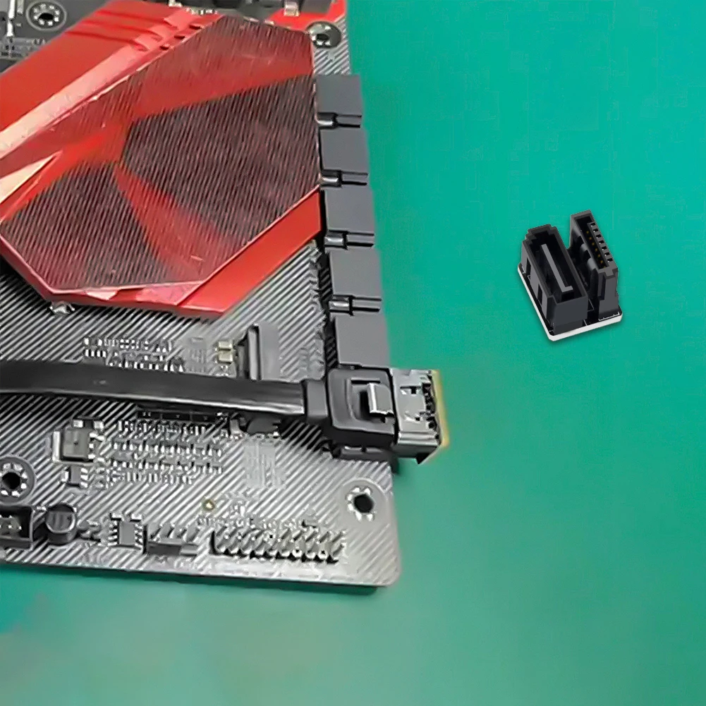 Adapter złącza SATA 7-pin żeńskie na męskie, złącze z kątem 180 stopni, Plug and Play, do dysków SSD i HDD komputerowych.