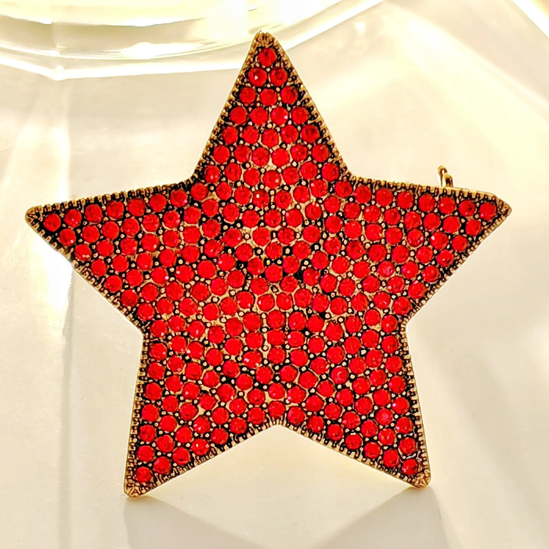 

Simplistic Vintage Gold Tone Red Crystal Star Brooch Five-Point Star Pin