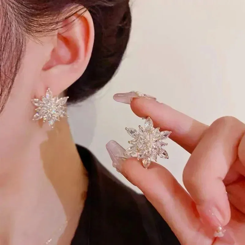 Pendientes de lujo exagerados con forma de flor de cristal para mujer, joyería elegante a la moda para fiesta y boda, regalos para amigos