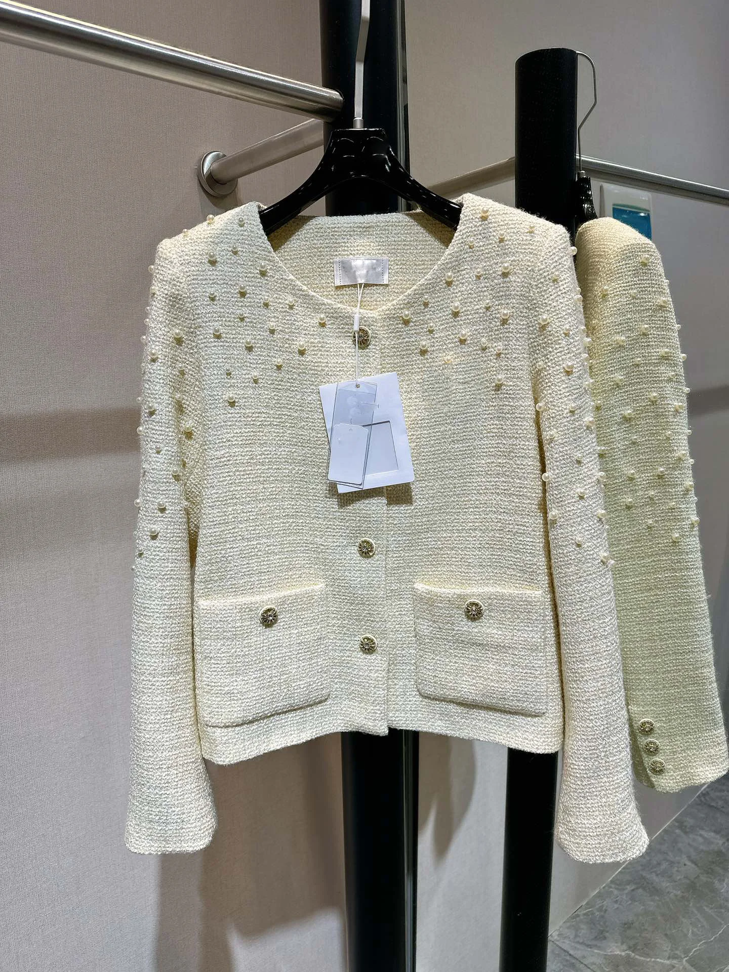 Women's Clothing    Heavy-duty jacket, fully handmade pearl jacket, full of high-end feel.