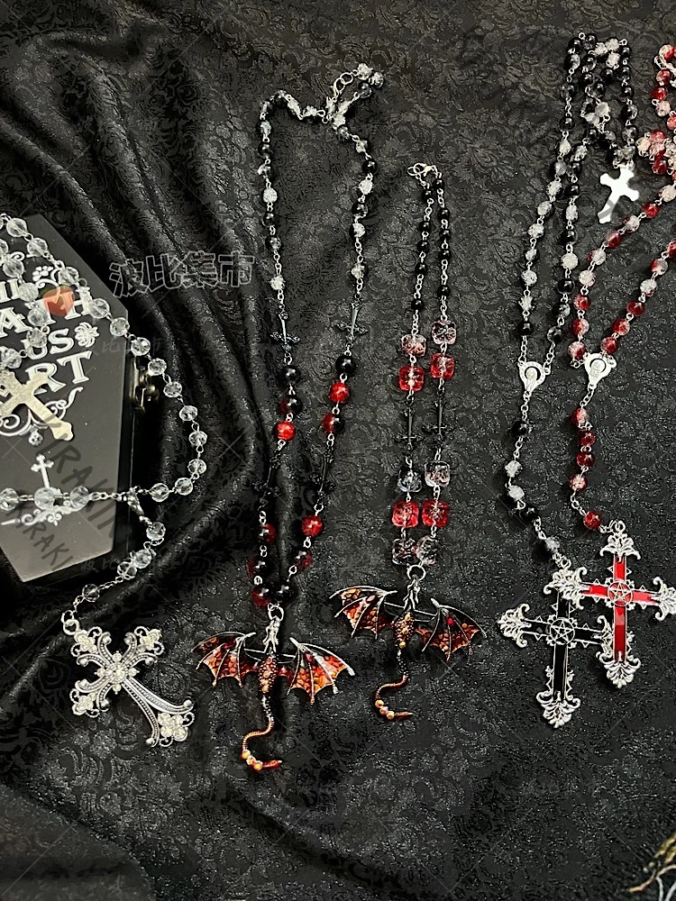 Collar con colgante de dragón con cuentas rojas y negras, amuleto de Sylus de amor y espacio profundo, accesorios de joyería artesanales hechos a mano de Lolita