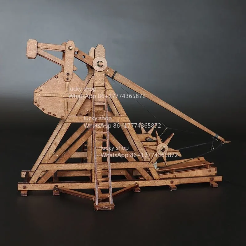 

Катапульта-треножник: Древний осадный арбалет ручной работы, особый подарок