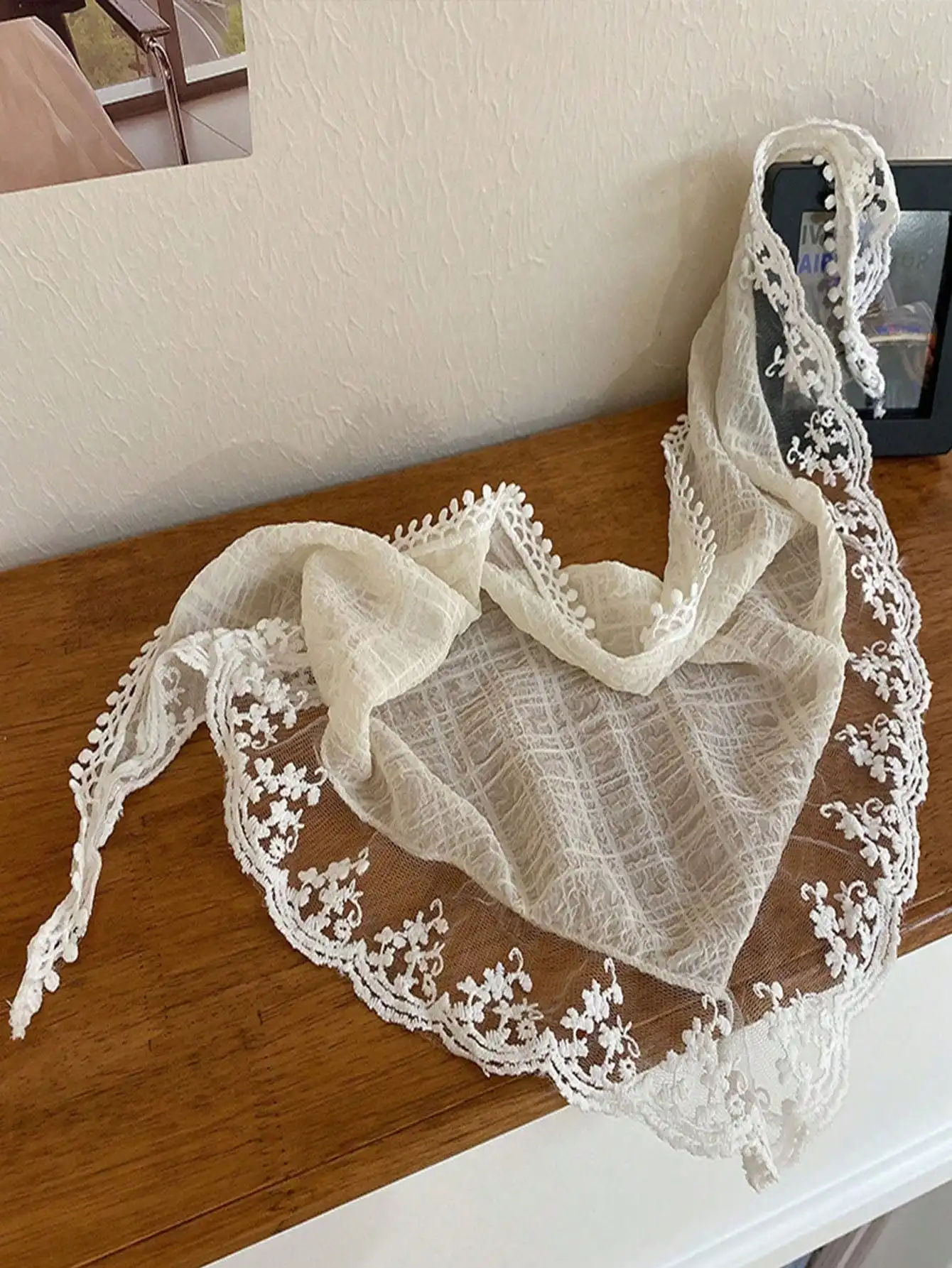 

Кремовый кружевной треугольный платок для женщин, легкий аксессуар для волос в винтажном стиле