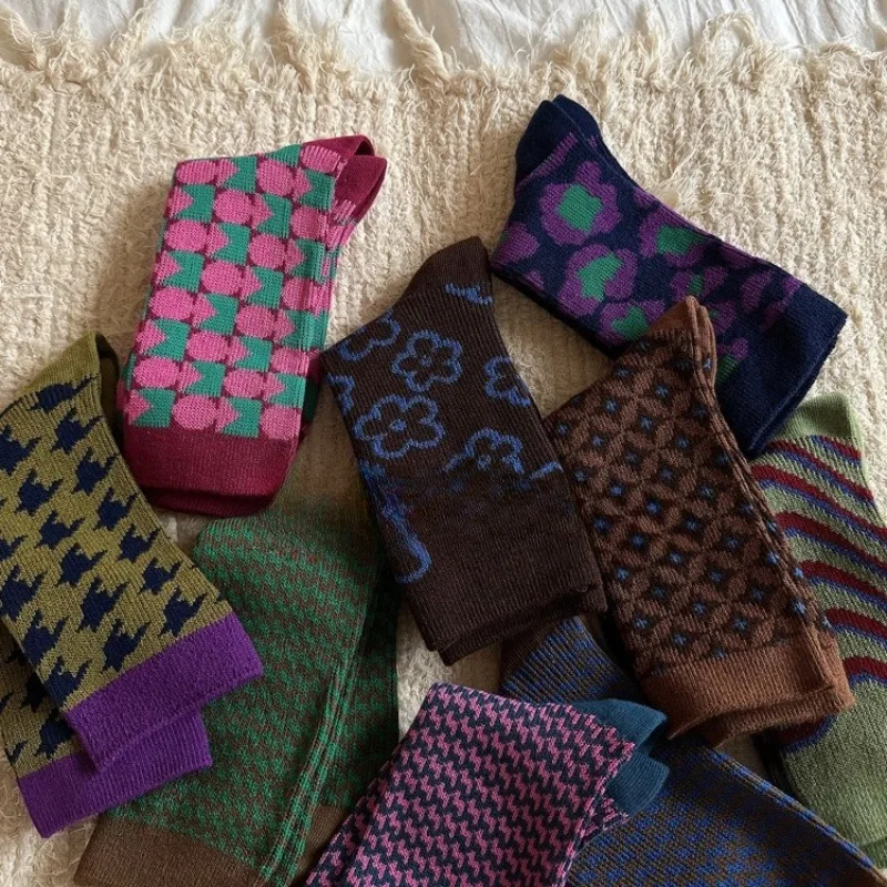 9 pairs Women's autumn winter new retro artistic women's socks fashion simple mid tube socks versatile comfortable women's socks