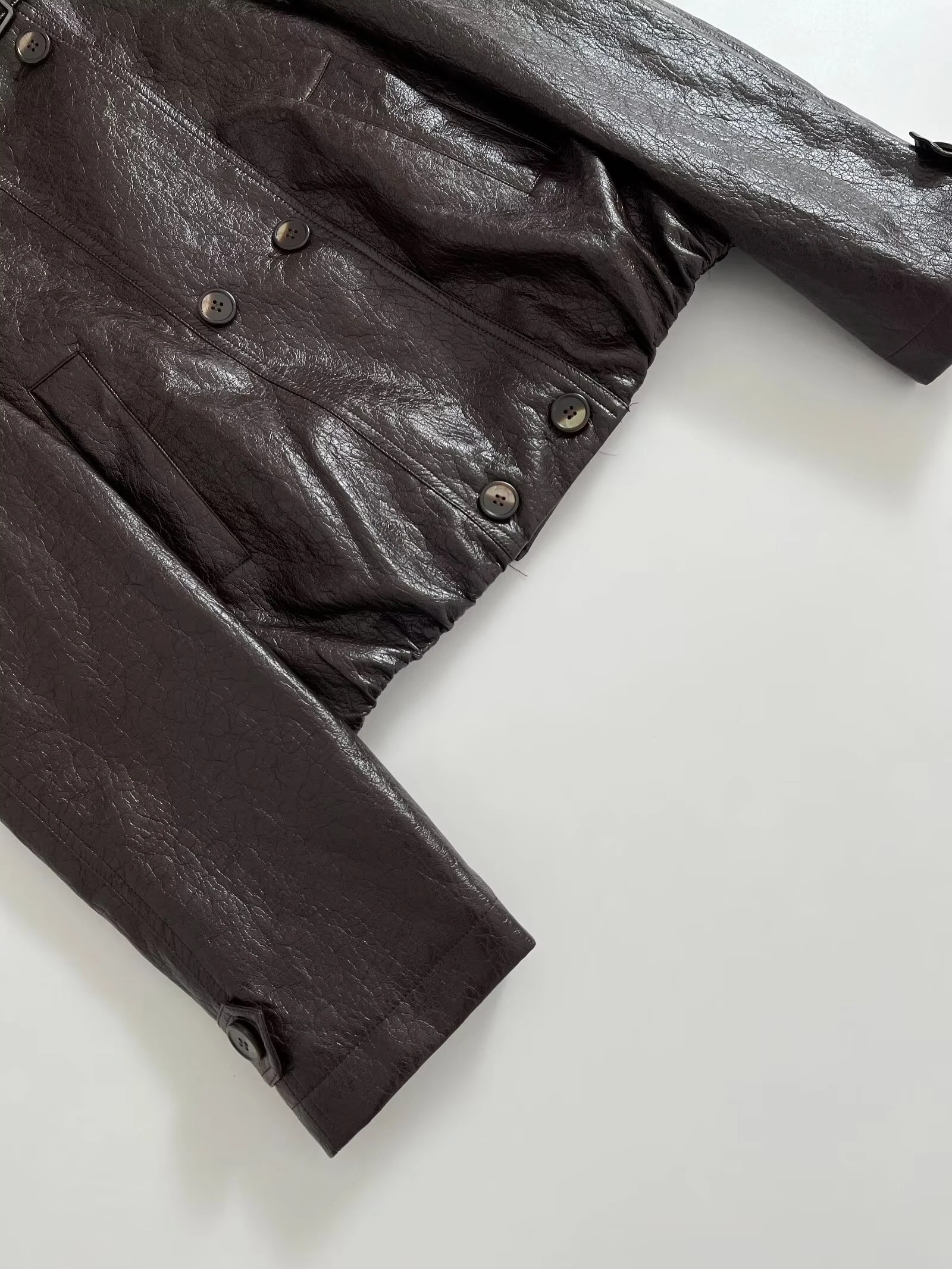 2025 Inverno Nuovo Retro Stand up Colletto Giacca in pelle doppio petto Giacca da moto corta da donna Moda Casual Top