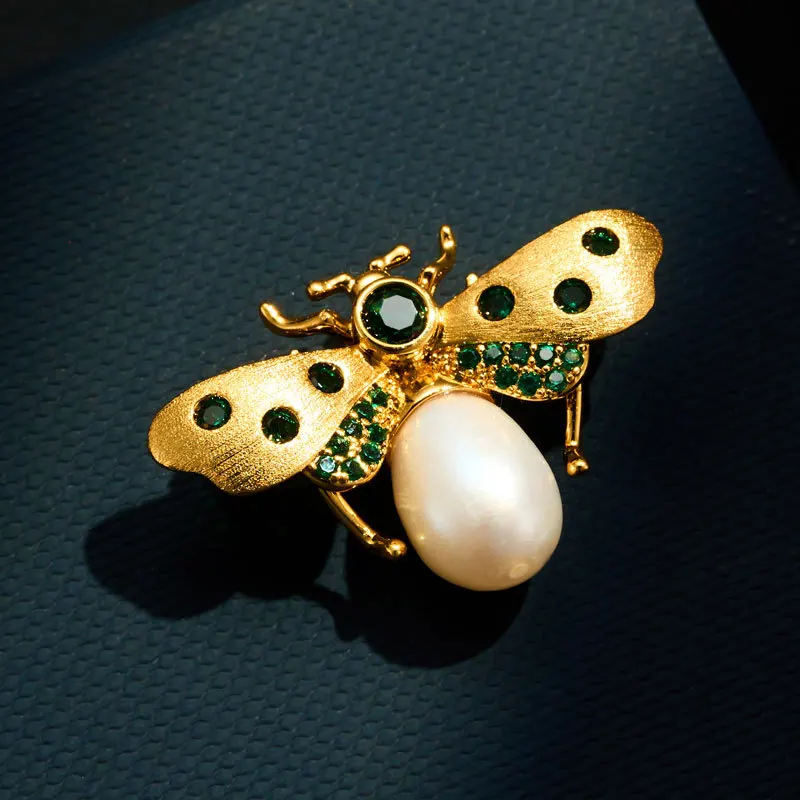 

Exquisite Brushed Gold Bee Brooch, Real Gold Plated Zircon Inlaid Freshwater Pearl Insect Pin