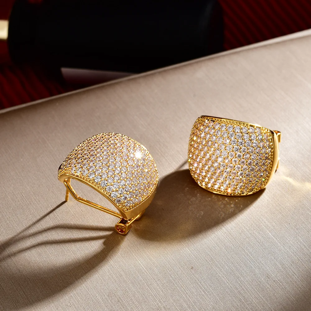 Slightly inlaid with diamonds, wide-sided curved super flash ear clips, light luxury, high-end fashion earrings, full of stars,
