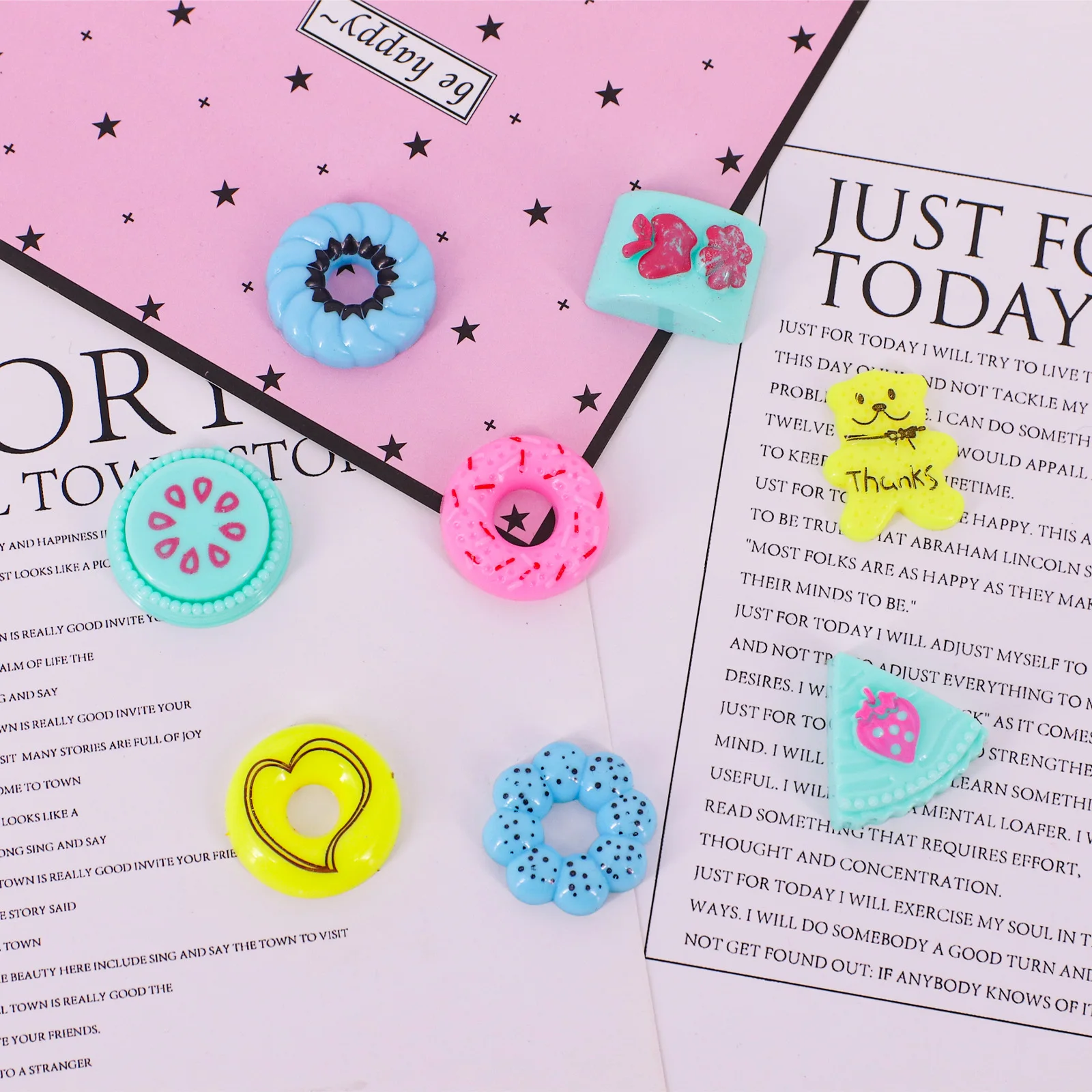 新しいスタイル、様々な色、スタイル、数量、ランダムな食品と遊びセット、パン、ドリンク、ドーナツ、一部のモデル、子供向けギフト