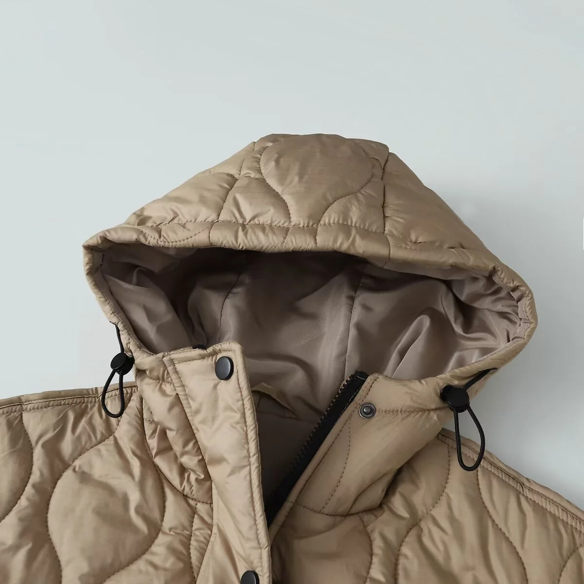 سترة نسائية غير رسمية جديدة لخريف 2025 بتصميم متوسط إلى طويل وياقة واقفة وجيب مزخرفة بغطاء للرأس سترة قطنية مقاومة للماء #4