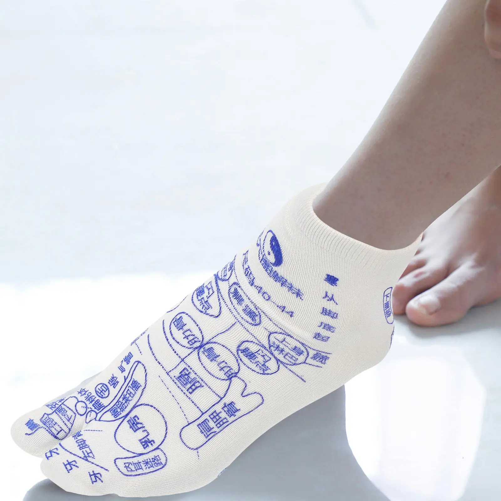 2Pairs Elastic Acupressure Socks Reflexology Foot Socks with Anatomical Diagrams for Targeted Stimulation