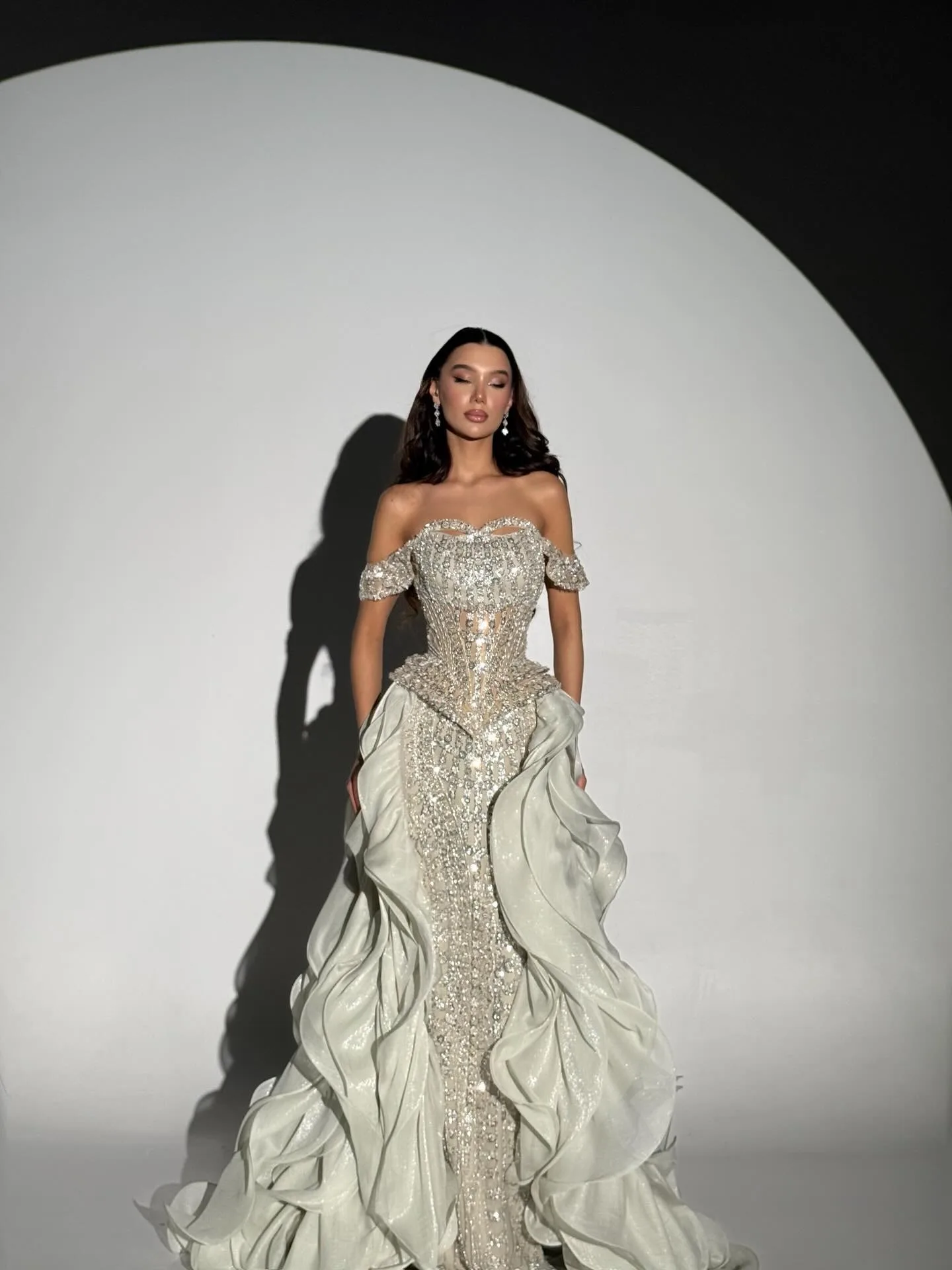 Luxury A Line Wedding Dresses Sexy Off Shoulder Sweetheart Shining Appliques Lace Backless Sweep Train Bridal Gowns Customized