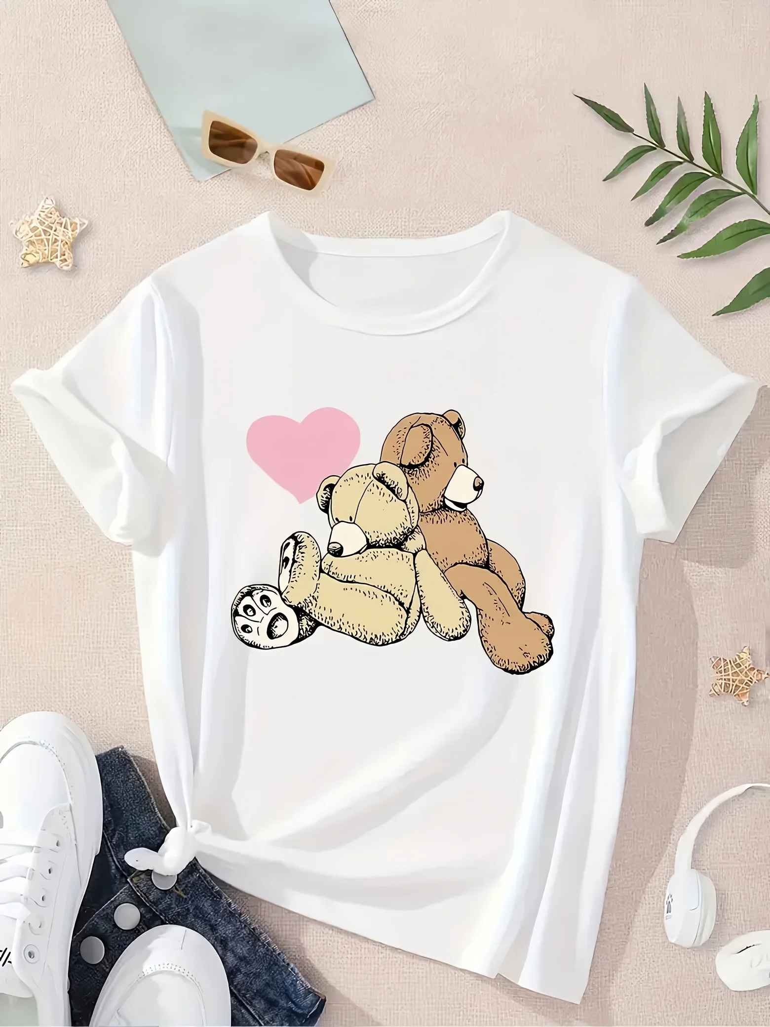 

Женская футболка с рисунком милого плюшевого мишки, повседневный летний весенний топ с короткими рукавами и круглым вырезом в виде сердца, мягкая белая ткань