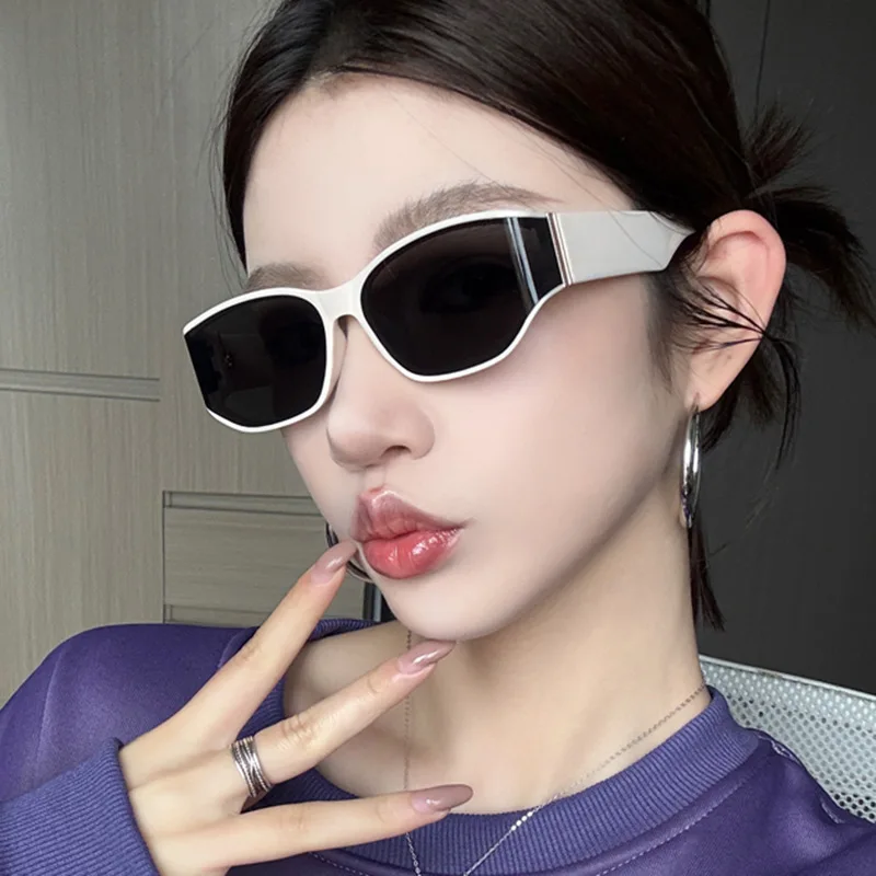 

2025 Retro Small Frame Rectangular Curved Trendy Fashion Eyewear Premium Sense Outdoor Sun Shading Sunglasses