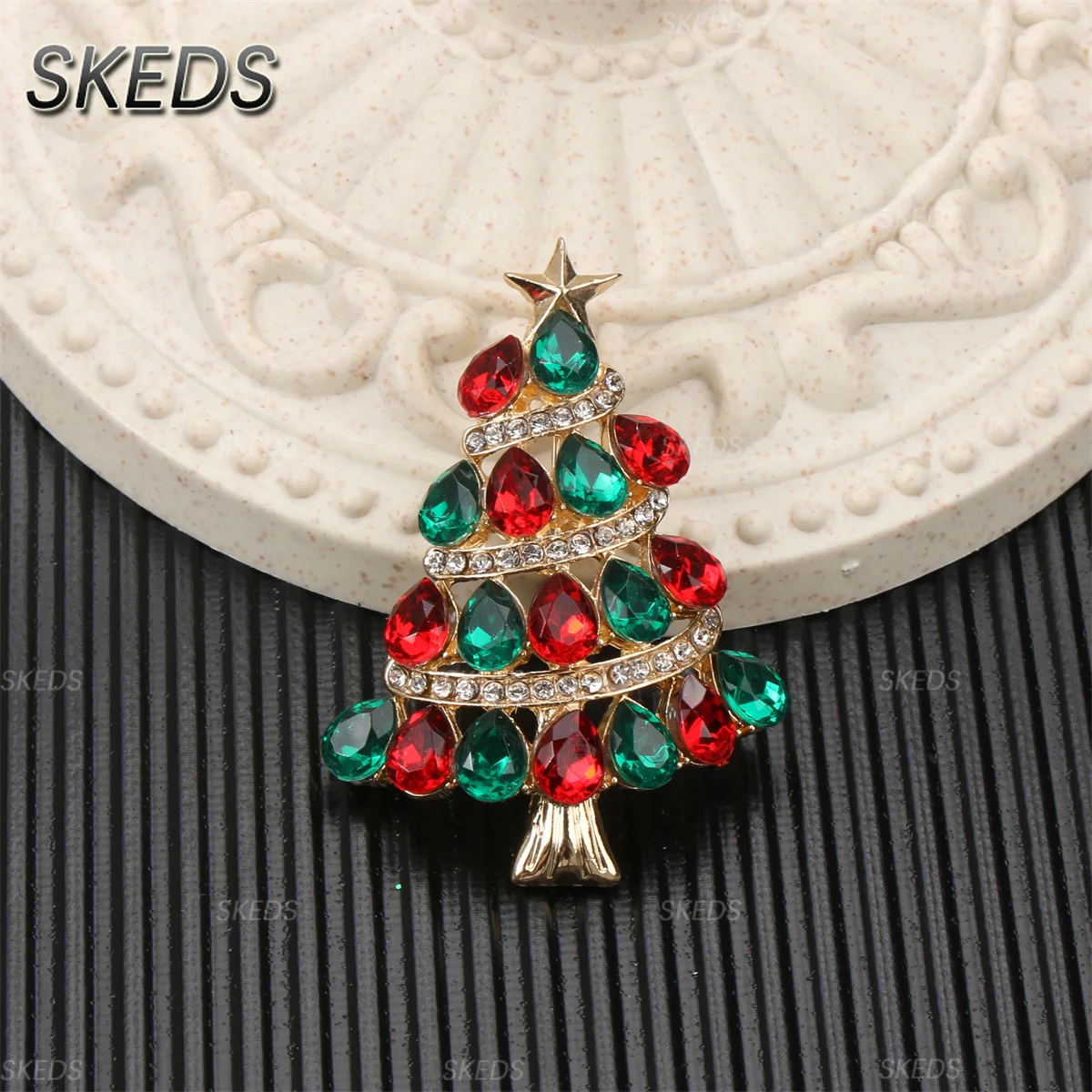 SKEDS 2026 Sommer Neues Design Weihnachtsbaum-Brosche Luxus-Schmuck Damen High-End Exquisite Anstecknadeln Hochzeits-Corsage – Detail 3