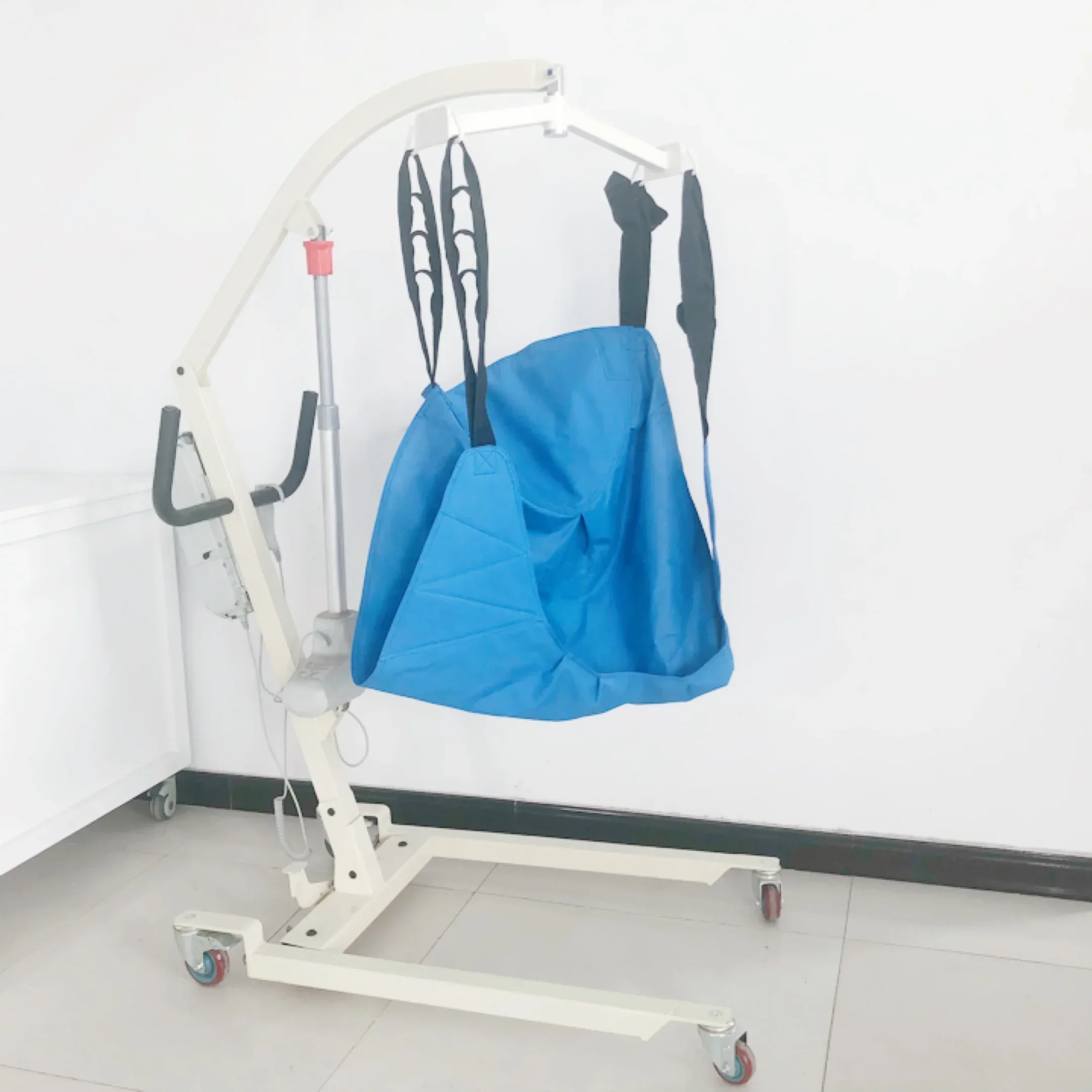 

Electric lift device hoist for disabled