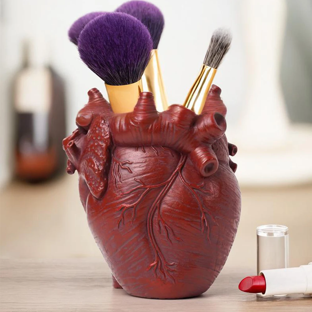 

Core Translation Simulated Heart Pen Holder home decor items Resin Ornament Home Decor for Living Room Study Desktop Ideal Gift