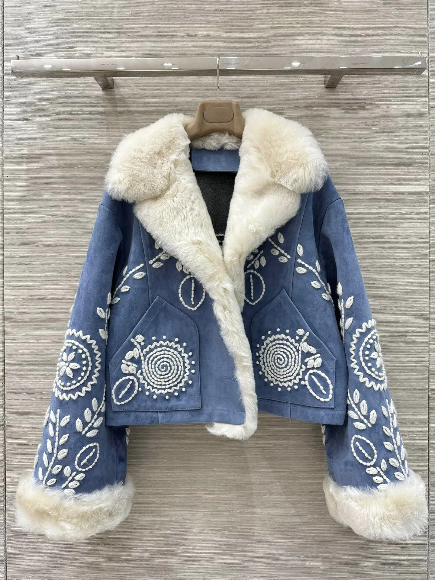 

2025 Winter Blue Shearling Jacket Casual Women's Brown Suede Coat Fashion Ladies Embroidered Wool Jacket