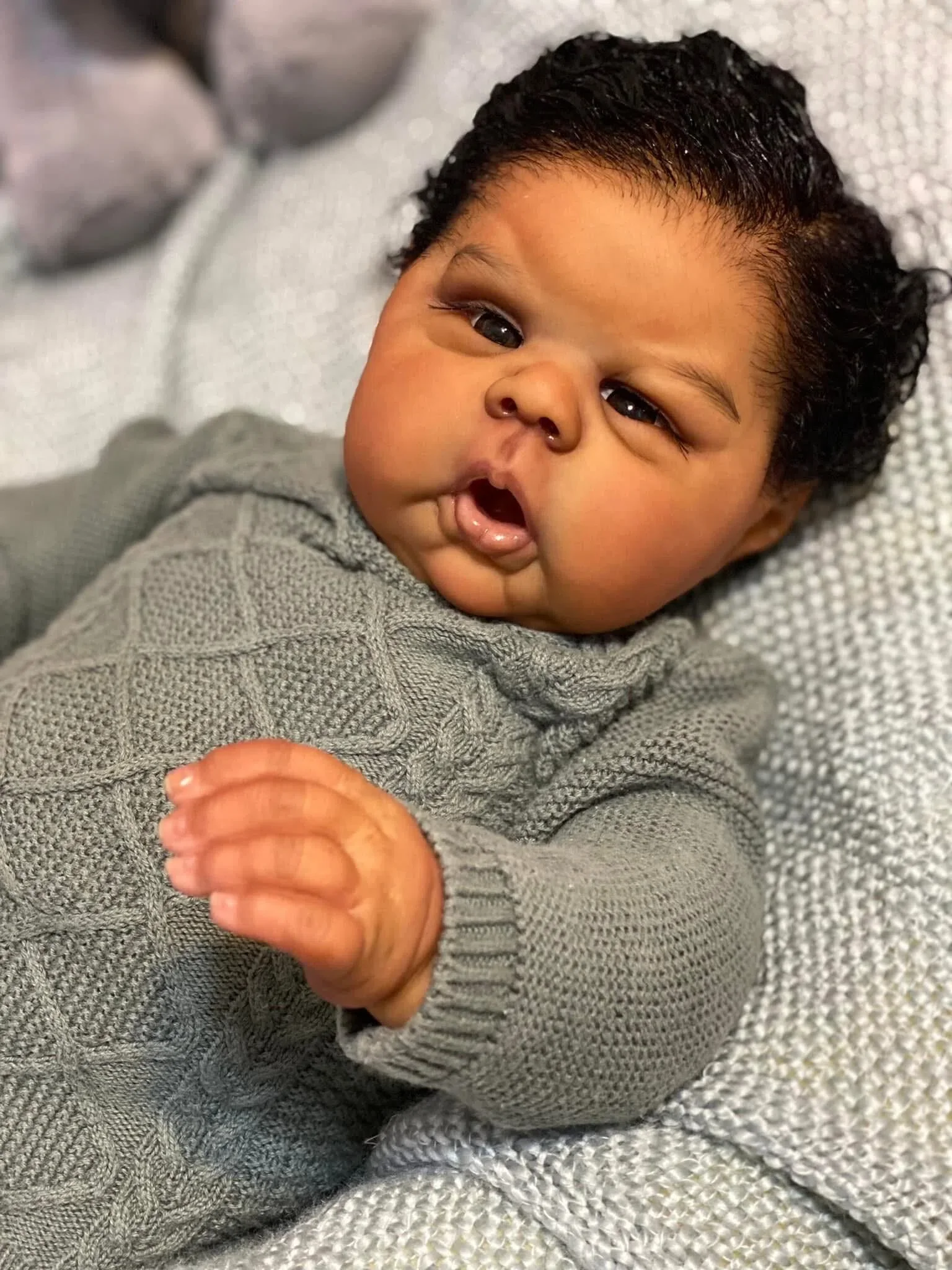 Poupée Gounchi Reborn peinte à la main de 20 pouces, peau foncée, avec cheveux bouclés noirs, corps en tissu doux, jouets pour bébé, cadeau pour bébé