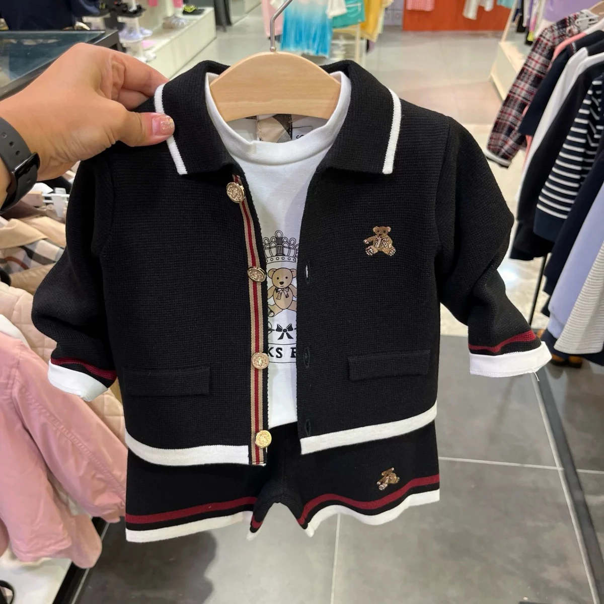elegante-set-di-lusso-con-cardigan-in-maglia-e-pantaloni-a-cinque-punti-per-ragazzi-abbigliamento-trendy-autunno-inverno-per-bambini