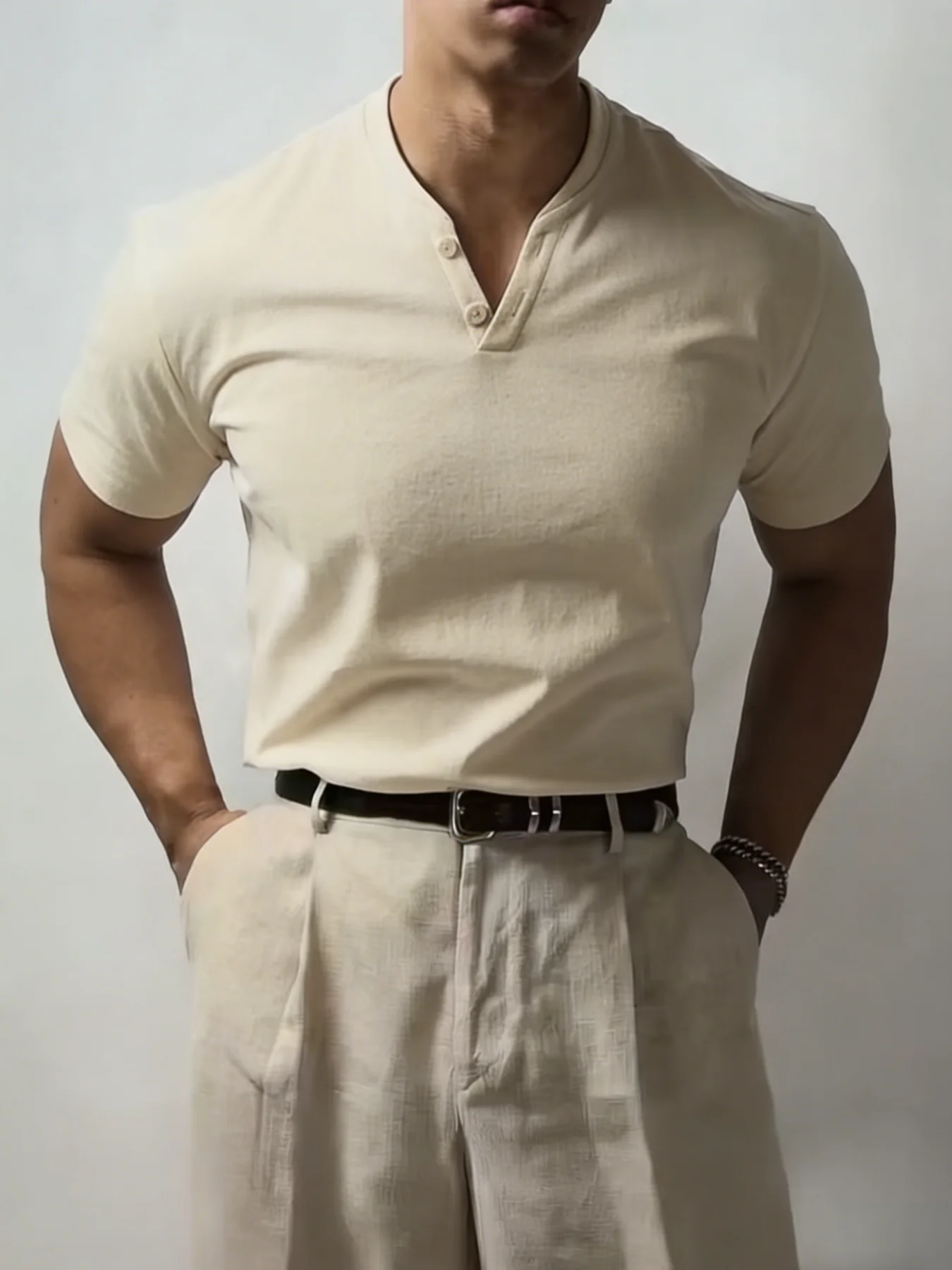 Camiseta Henley Beige Casual de Verano para Hombre, Cuello en V, Manga Corta, Corte Ajustado, para Uso Diario