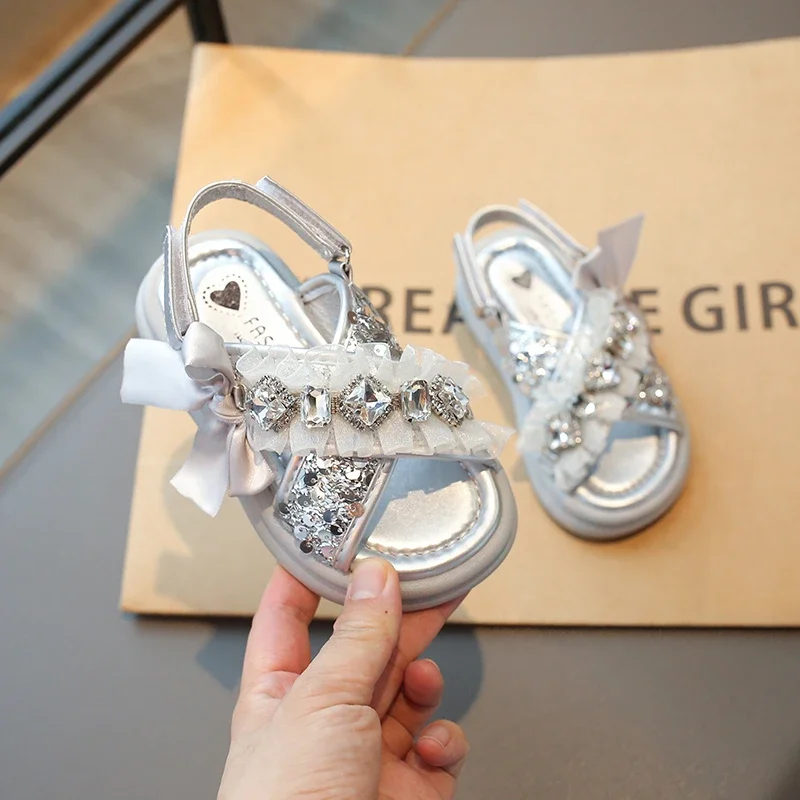 

2025 New Girls Princess Sandals Summer Luxury Rhinestone Children Causal Shoes Chic Lace Kids Beach Sandals Open-toe Thick Soled