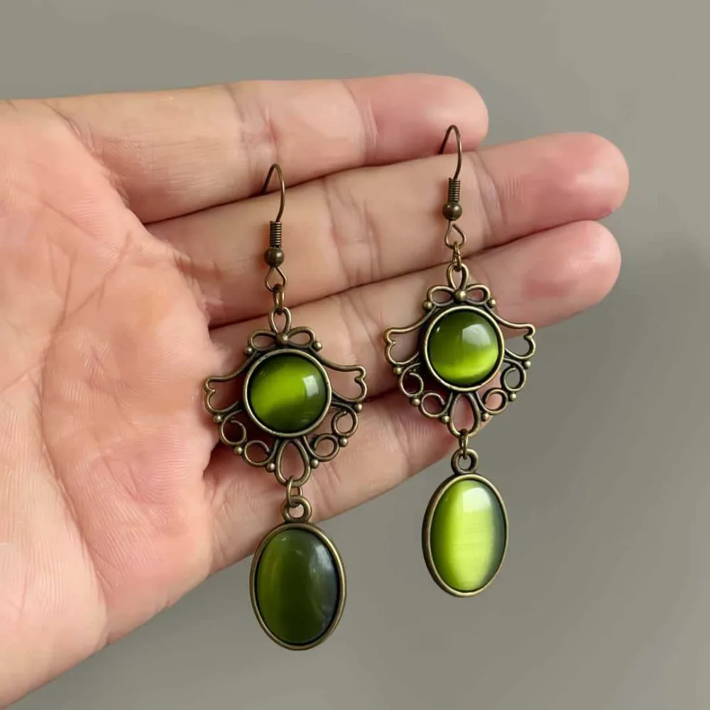 レトロなビクトリア朝時代の中空レースグリーンオパールダングル - Women'S Victorian Era Accessories のレビューと価格