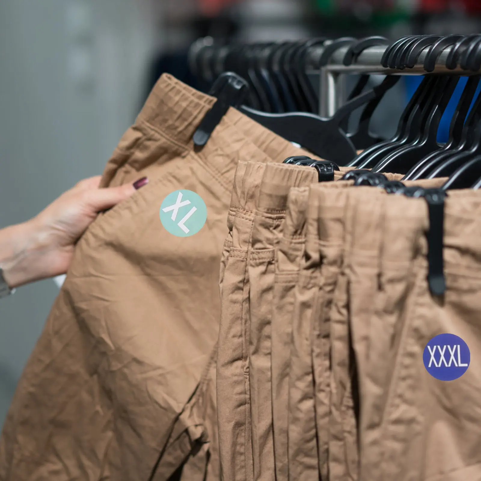 

7 рулонов наклеек для маркировки размеров одежды, круглые самоклеящиеся этикетки, идеально подходят для магазинов одежды, розничной и оптовой торговли, фабрик, из безопасного мягкого материала.