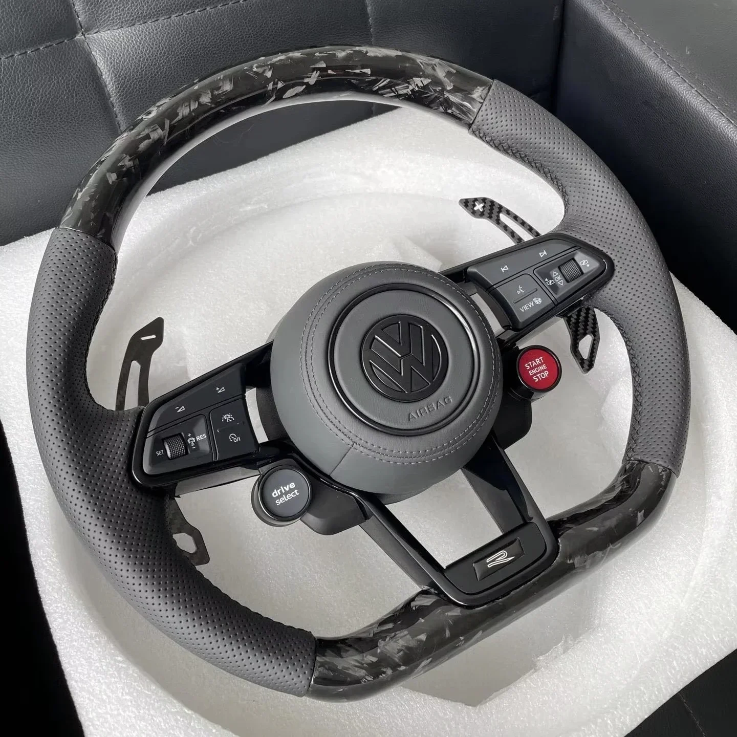 Auto Parts Forged Carbon Fiber Car Steering Wheel For VW GOLF 8 MK8 GTI R Carbon Fiber Steering Wheel