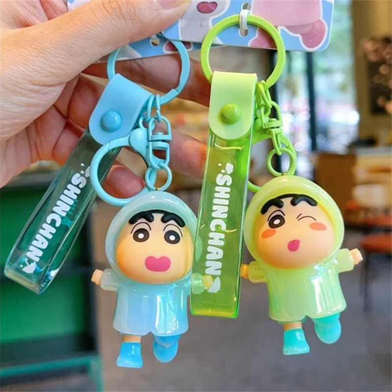 Kredka Shin Chan Q-wersja Płaszcz przeciwdeszczowy Seria Brelok Anime Figurki Model Zabawka Brelok Torba Breloczek Akcesoria Brelok samochodowy