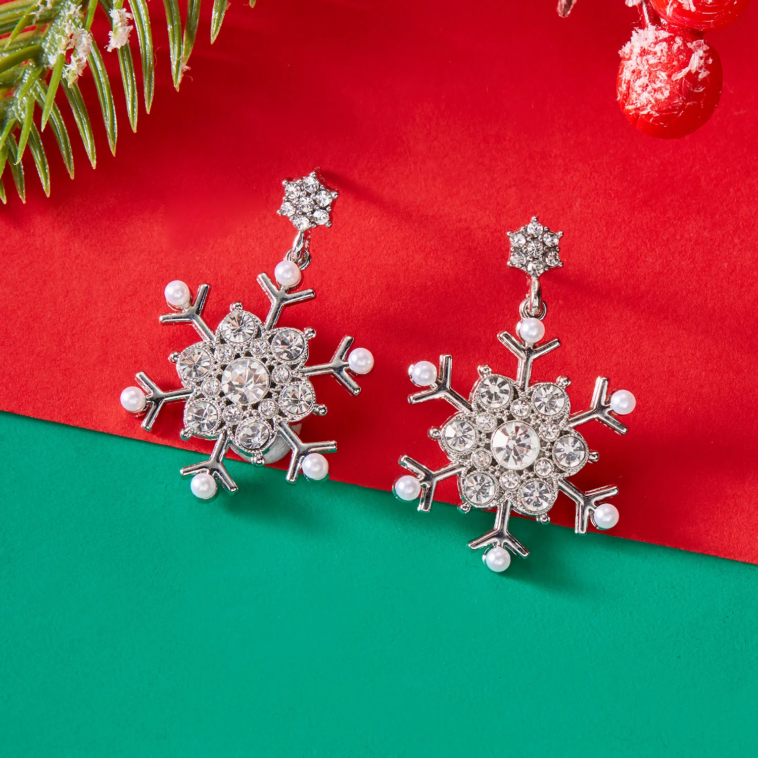Fashion Imitation Pearl Snowflake Earrings for Women Delicate Colorful Rhinestone Snowflake Stud Earring Christmas Jewelry Gift