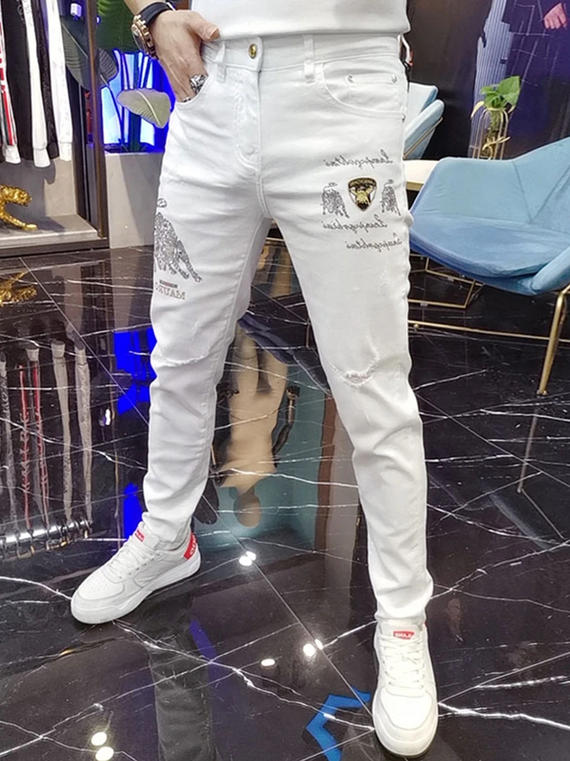 

Модные белые джинсы мужские с золотистыми стразами Golden Bull, с дырками, зауженные, укороченные, с узким низом, повседневные летние джинсы