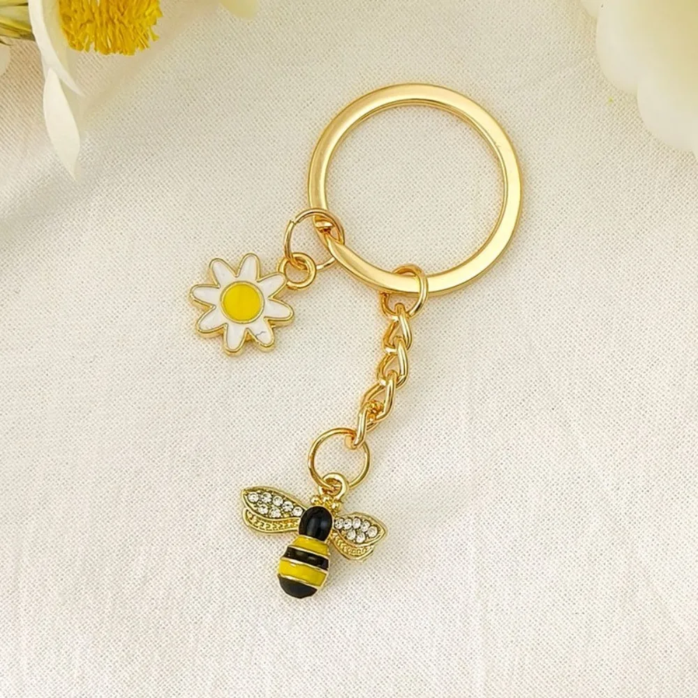 

Car Key Keychain Cute Bee Flower Key Ring Mini Funny Garden Key Chains Charms Backpack Decor Metal Enamel Pendant Jewelry Gifts