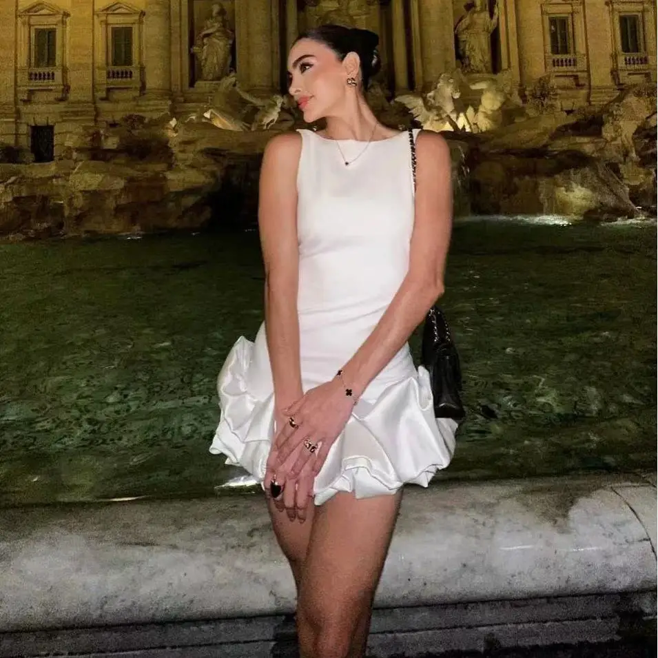 Vestido F E de Cor Sólida com Barra em Camadas, Cintura Ajustável com Detalhe de Flor, Decote Redondo, Saia Jus...