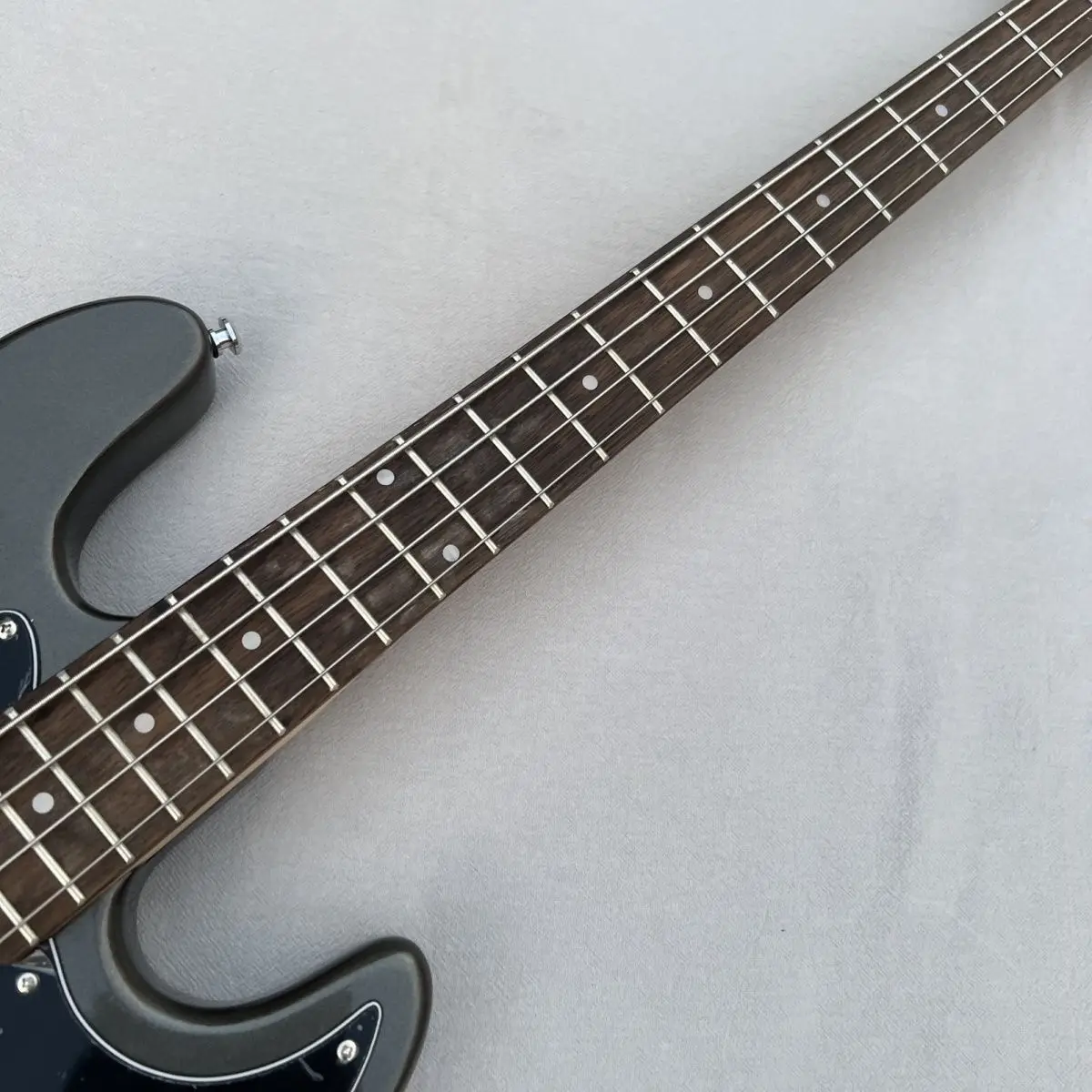 American in-Stock Shipment Lake Blue Dark Gray Jazz Bass 4 String Electric Bass Rosewood Fretboard Two Single Pickups Silver Fixed Bridge Classic Contour Bass Guitar Free Shipping Newbie Gift Limited Discount Sale