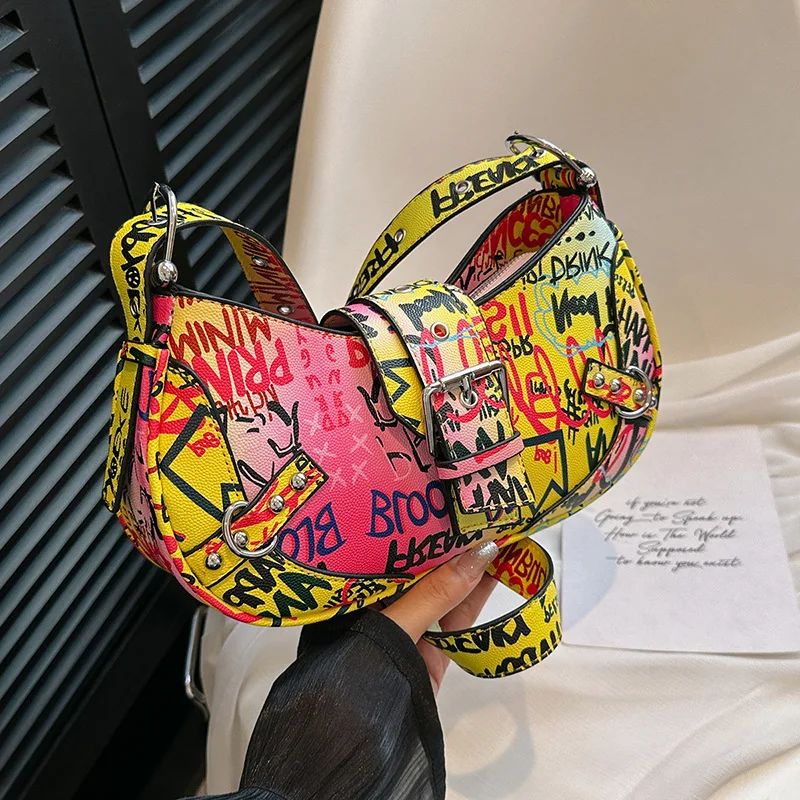 

Letter graffiti retro style armpit bag 2025 new fashionable and popular motorcycle bag single shoulder women's Crossbody bag y2k
