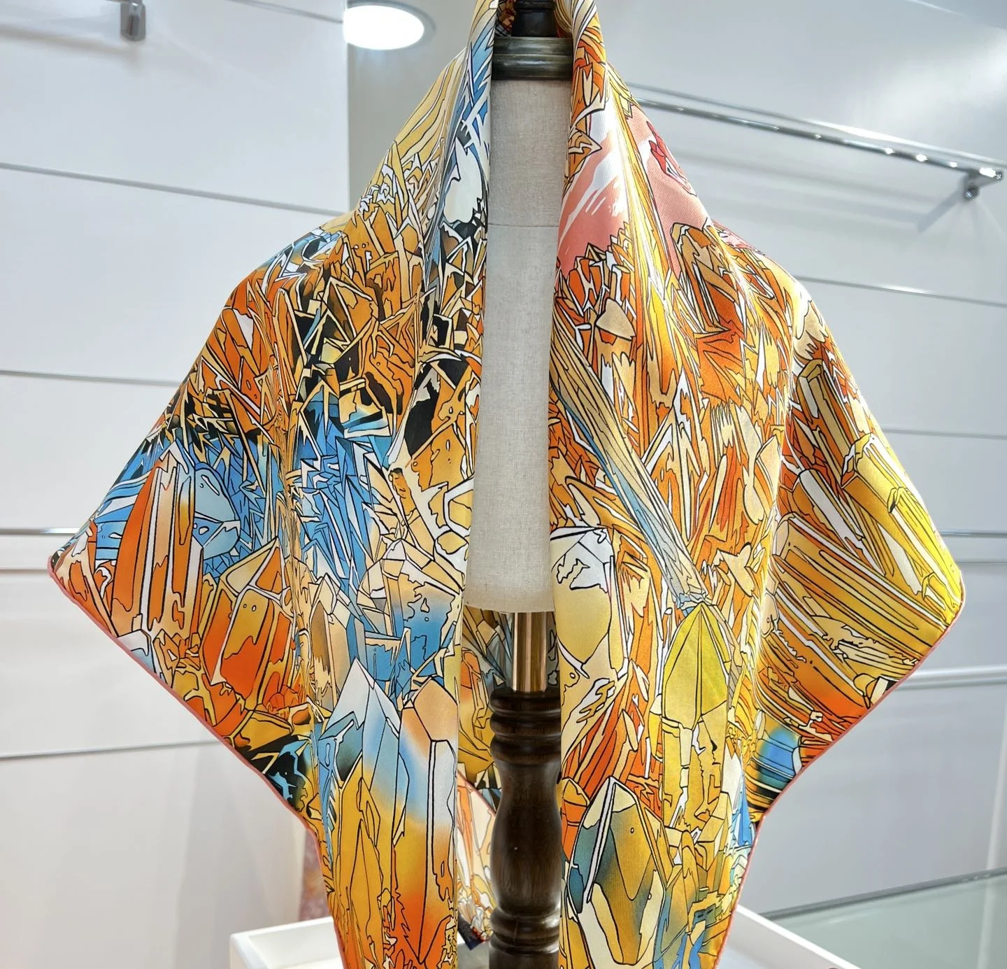 وشاح حريري كريستال H سلسلة جو مجاني دافئ ومتعدد الاستخدامات وشاح للرقبة ناعم ومريح/شال/وشاح هدية راقية