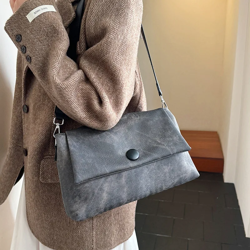 حقيبة تحت الإبط بسيطة لعام 2025، محفظة كتف فاخرة للنساء، حقيبة كروس أنيقة للركاب، حقيبة متعددة الاستخدامات من النهار إلى الليل، محكم